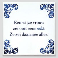 Spreuktegel - Een wijze vrouw zei ooit eens niks. Ze zei daarmee alles.