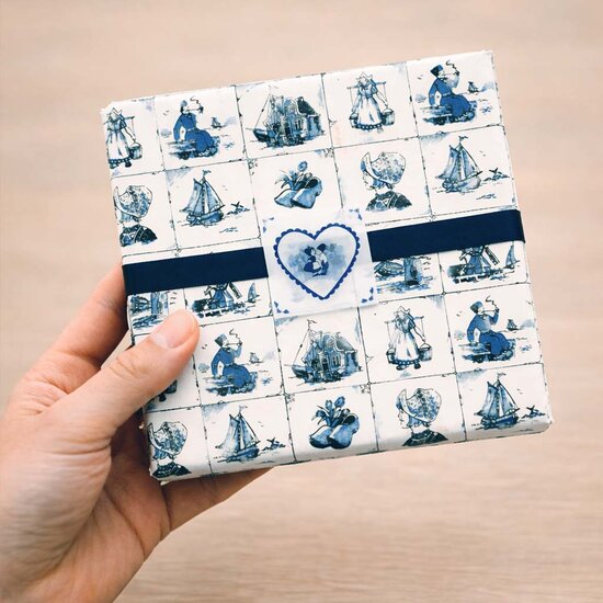 Delfts blauw tegeltje &ndash; Wie de bal past is hem kwijt!