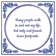 Many People Walk In And Out My Life But Only Real Friends Leave Footprints huismerk kopen in de aanbieding Many People Walk In And Out My Life But Only Real Friends Leave Footprints huismerk kopen in de aanbieding