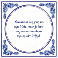 Niemand Is Nog Jong Na Zijn 40Ste Maar Je Kunt Onweerstaanbaar Op Elke Leeftijd huismerk kopen in de aanbieding Niemand Is Nog Jong Na Zijn 40Ste Maar Je Kunt Onweerstaanbaar Op Elke Leeftijd huismerk kopen in de aanbieding